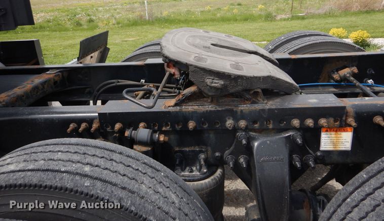 image for item IY9643 2014 Freightliner Cascadia 125  semi truck