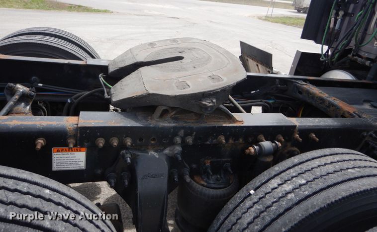 image for item IY9643 2014 Freightliner Cascadia 125  semi truck