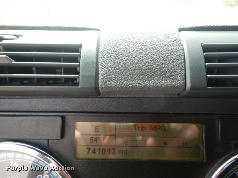 image for item IY9643 2014 Freightliner Cascadia 125  semi truck