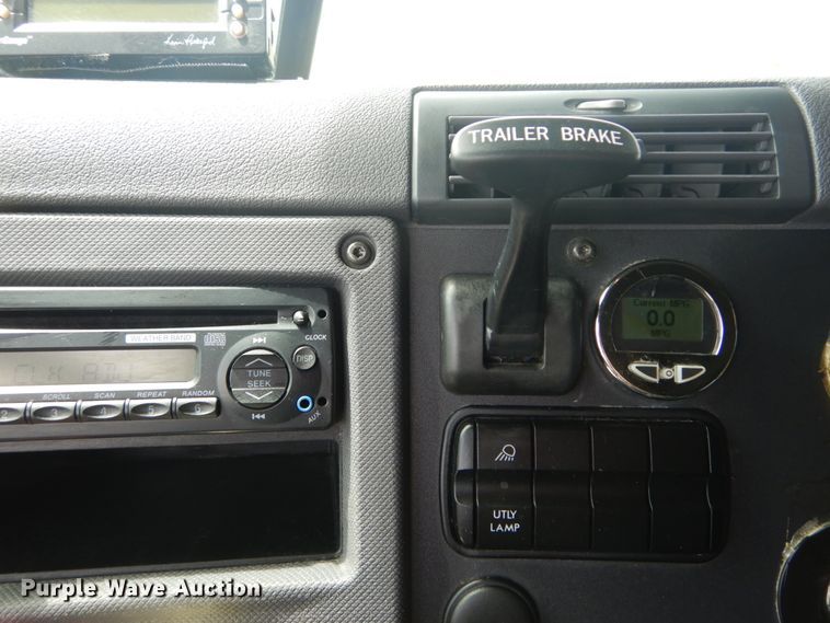 image for item IY9643 2014 Freightliner Cascadia 125  semi truck