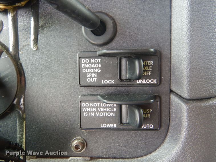 image for item IY9643 2014 Freightliner Cascadia 125  semi truck