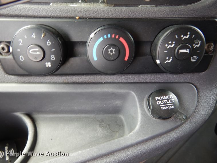 image for item IY9643 2014 Freightliner Cascadia 125  semi truck