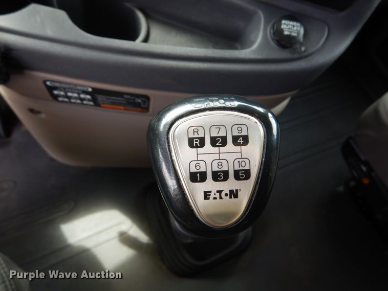 image for item IY9643 2014 Freightliner Cascadia 125  semi truck