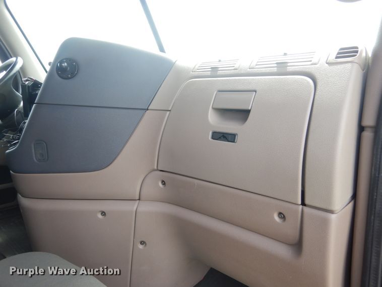 image for item IY9643 2014 Freightliner Cascadia 125  semi truck