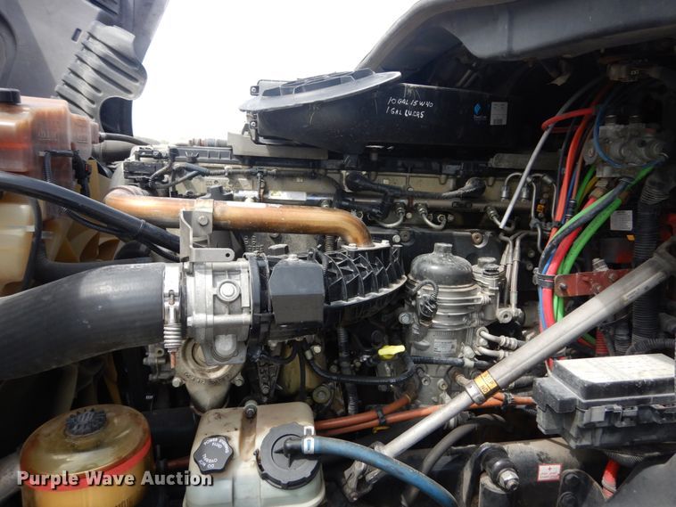 image for item IY9643 2014 Freightliner Cascadia 125  semi truck