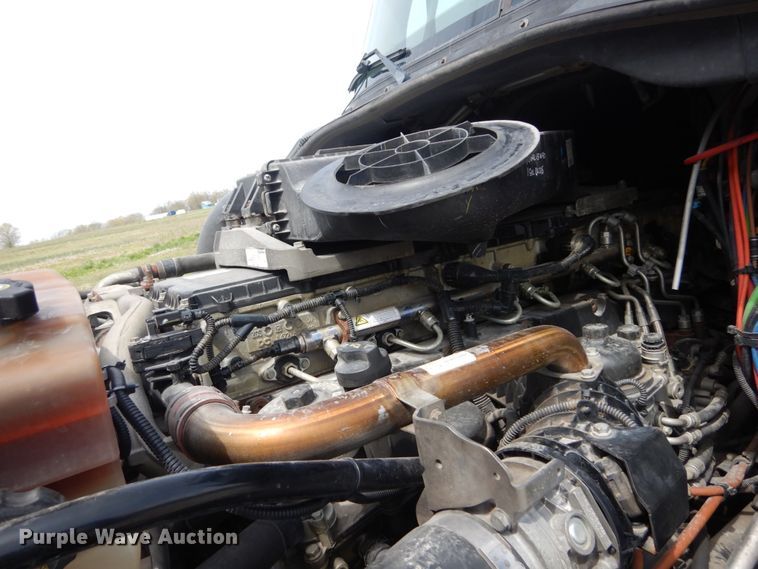 image for item IY9643 2014 Freightliner Cascadia 125  semi truck