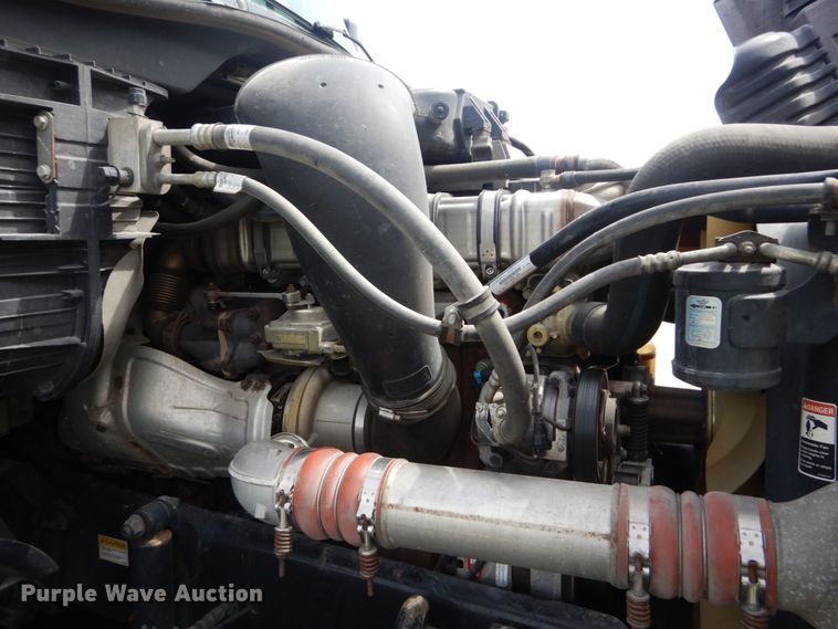 image for item IY9643 2014 Freightliner Cascadia 125  semi truck