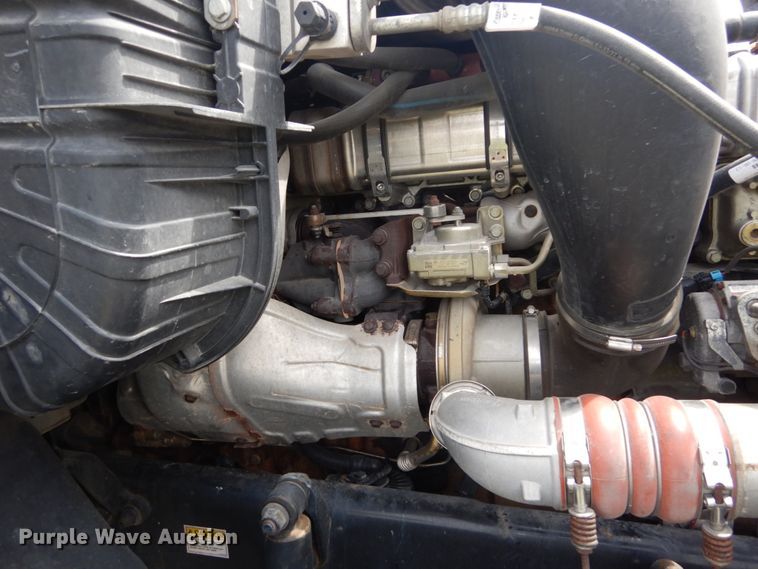 image for item IY9643 2014 Freightliner Cascadia 125  semi truck