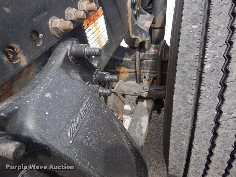 image for item IY9643 2014 Freightliner Cascadia 125  semi truck