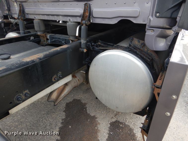 image for item IY9643 2014 Freightliner Cascadia 125  semi truck