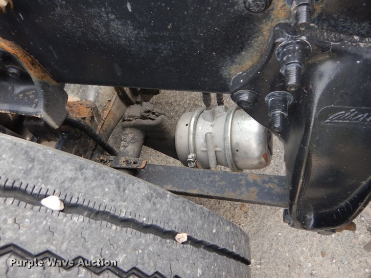 image for item IY9643 2014 Freightliner Cascadia 125  semi truck