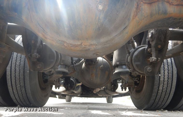 image for item IY9643 2014 Freightliner Cascadia 125  semi truck