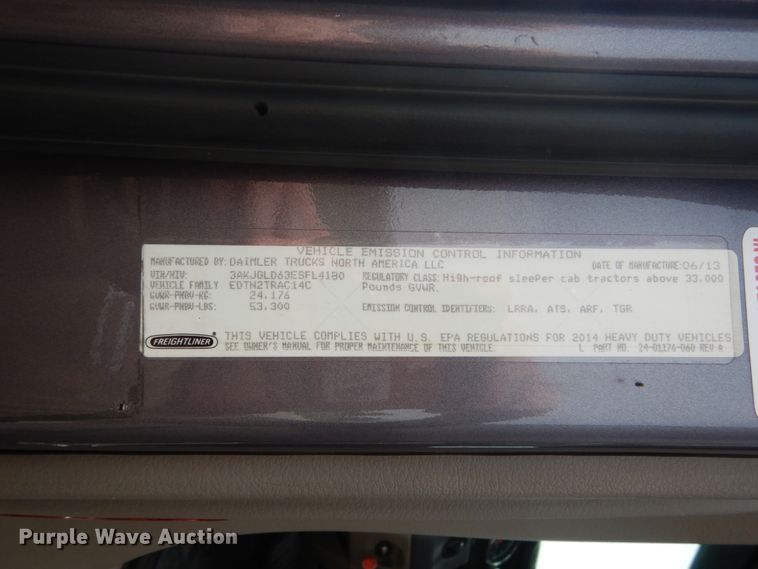 image for item IY9643 2014 Freightliner Cascadia 125  semi truck