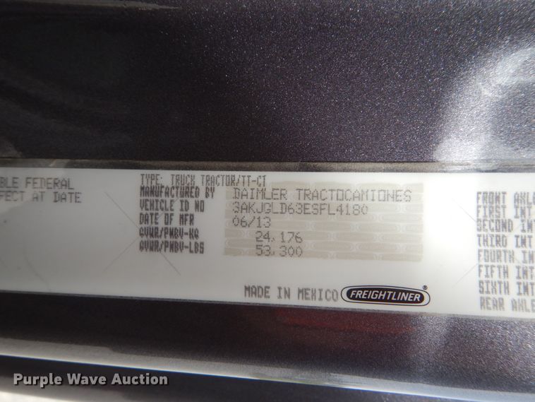 image for item IY9643 2014 Freightliner Cascadia 125  semi truck