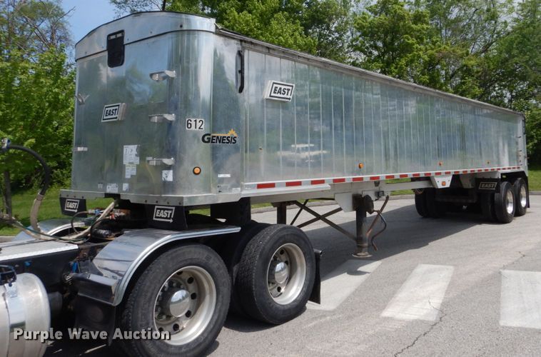 image for item IY9712 2007 East  end dump trailer