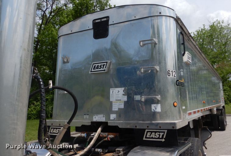 image for item IY9712 2007 East  end dump trailer