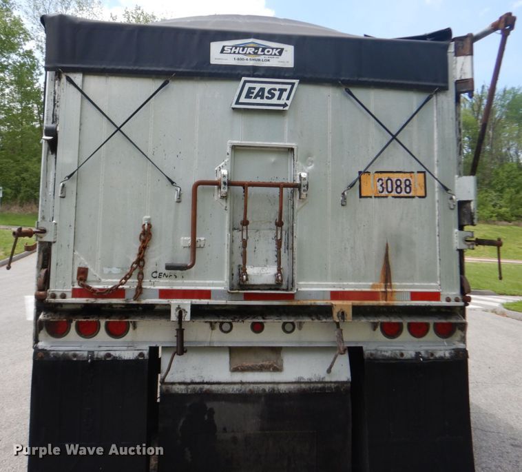 image for item IY9712 2007 East  end dump trailer