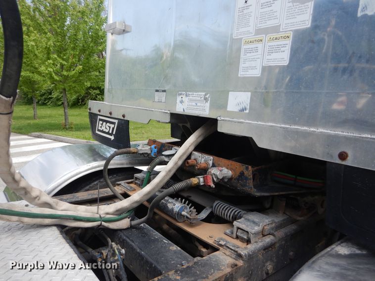 image for item IY9712 2007 East  end dump trailer