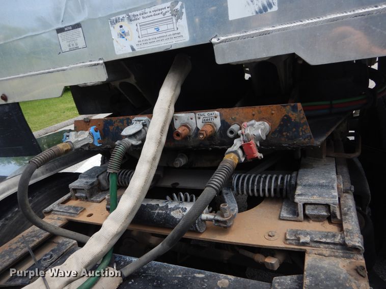 image for item IY9712 2007 East  end dump trailer