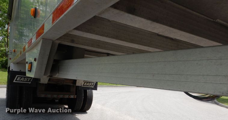 image for item IY9712 2007 East  end dump trailer