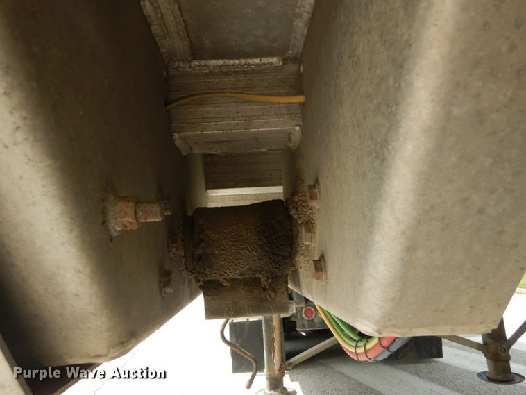 image for item IY9712 2007 East  end dump trailer