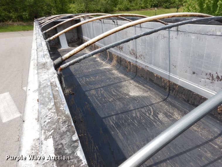 image for item IY9712 2007 East  end dump trailer