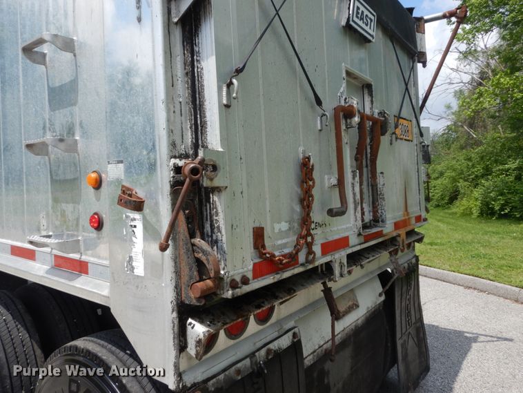 image for item IY9712 2007 East  end dump trailer