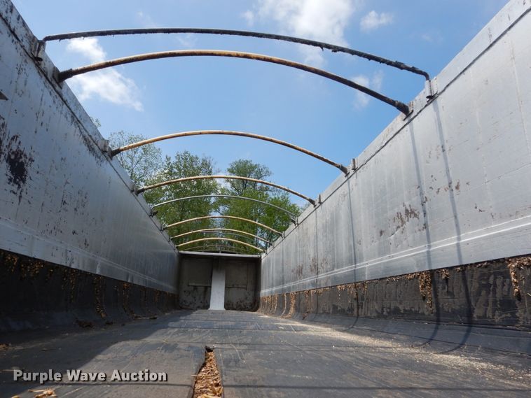 image for item IY9712 2007 East  end dump trailer