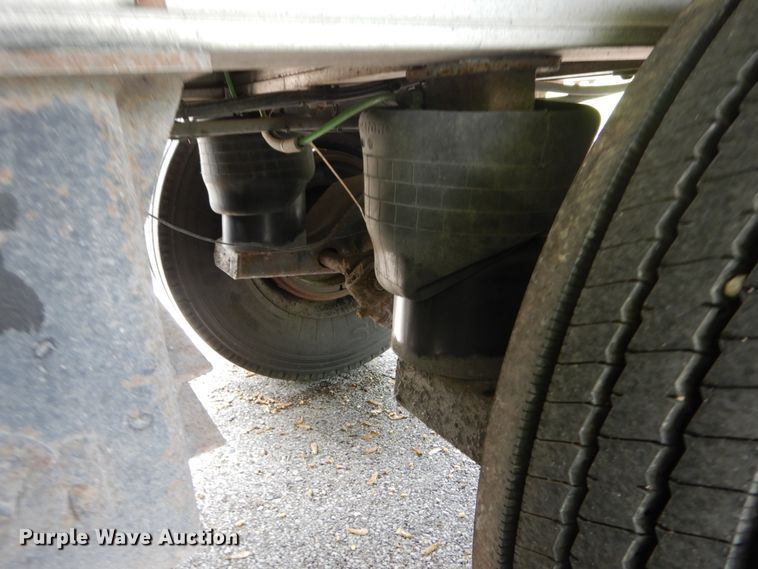 image for item IY9712 2007 East  end dump trailer