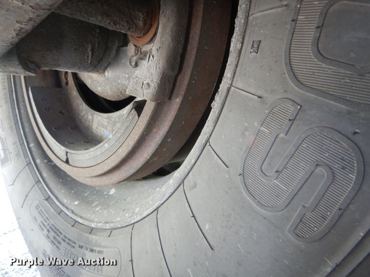 image for item IY9712 2007 East  end dump trailer