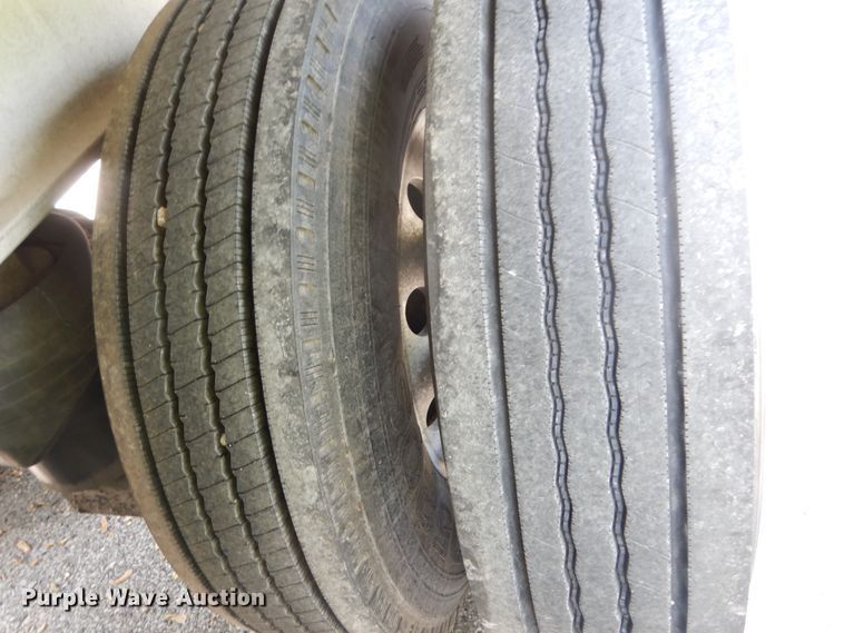 image for item IY9712 2007 East  end dump trailer