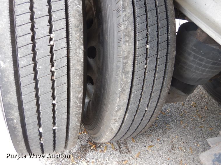 image for item IY9712 2007 East  end dump trailer