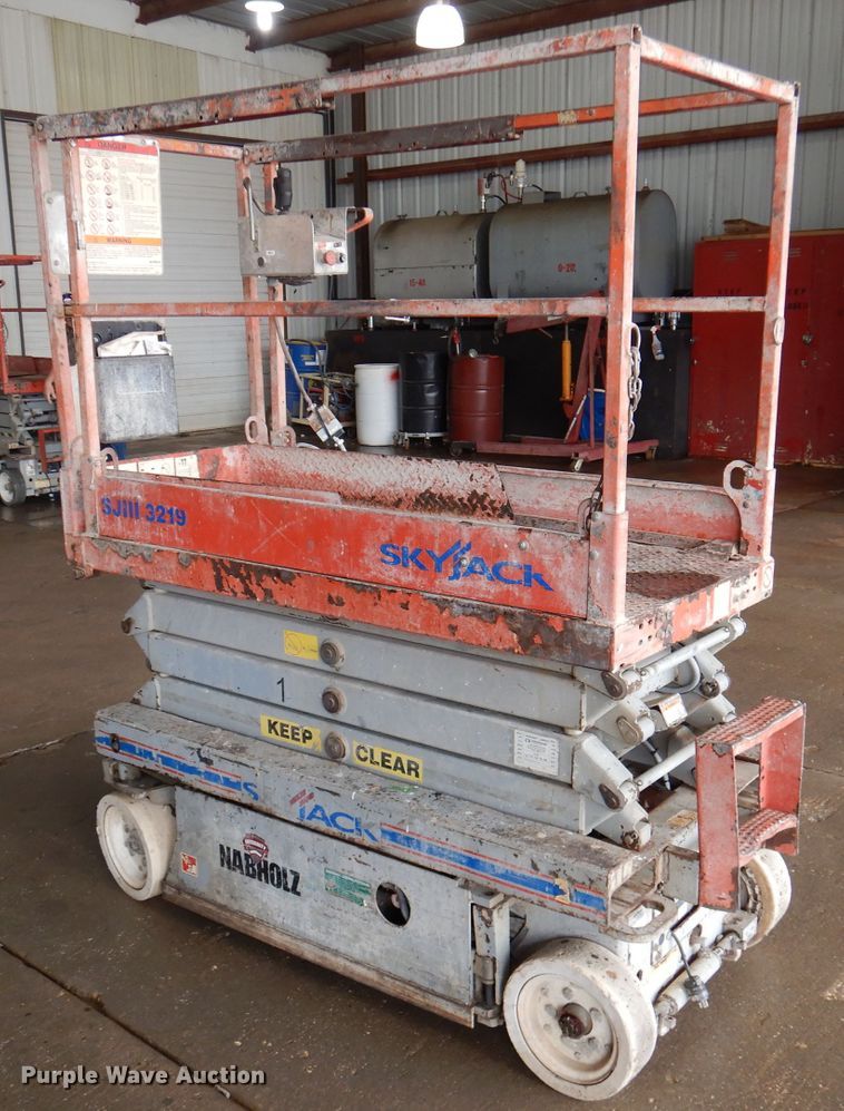 image for item DA5284 2006 Skyjack SJIII 3219  scissor lift