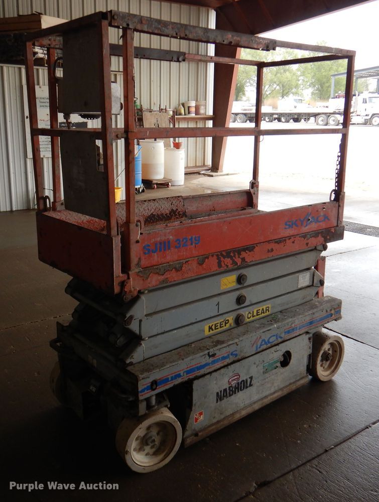 image for item DA5284 2006 Skyjack SJIII 3219  scissor lift