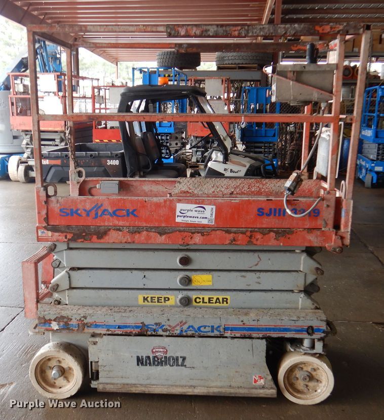 image for item DA5284 2006 Skyjack SJIII 3219  scissor lift
