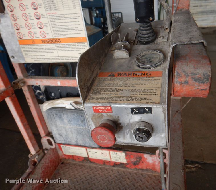 image for item DA5284 2006 Skyjack SJIII 3219  scissor lift