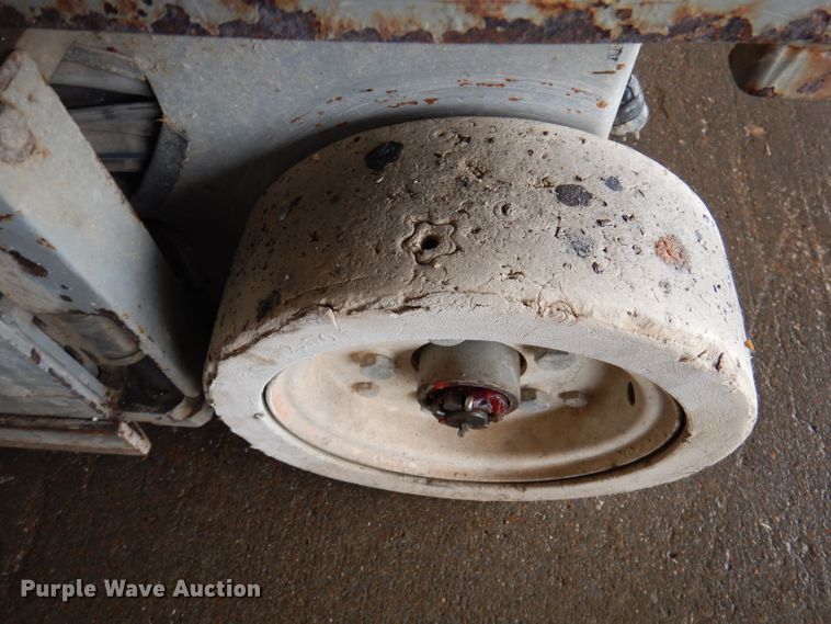 image for item DA5284 2006 Skyjack SJIII 3219  scissor lift