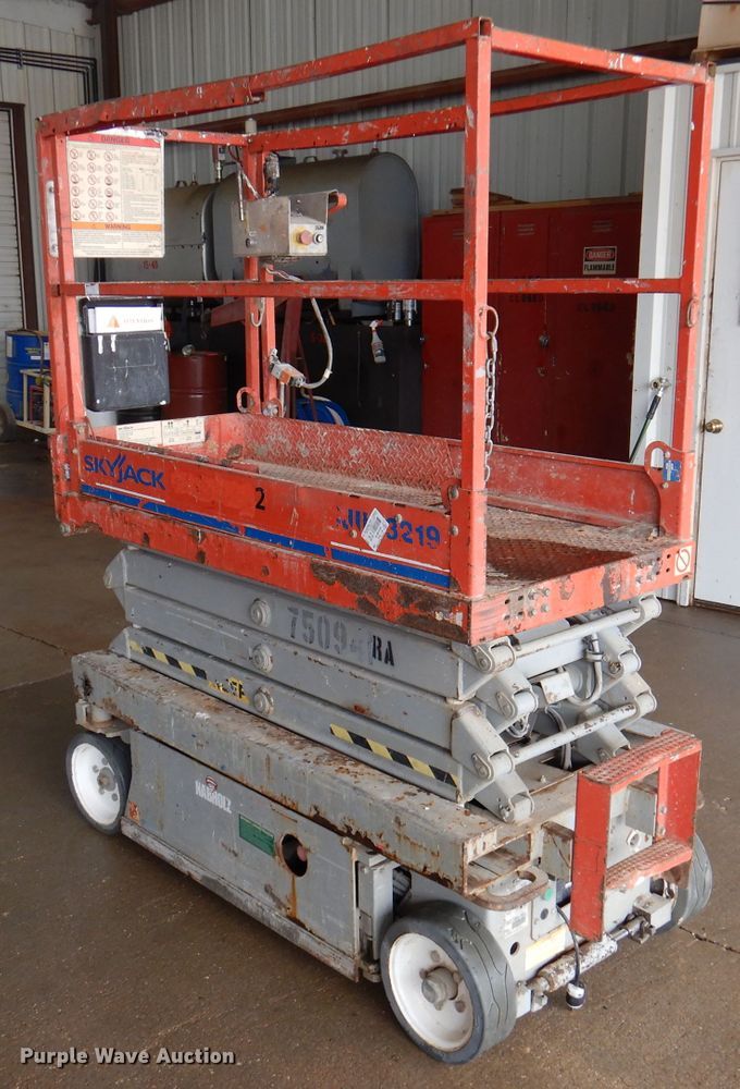 image for item DA5285 2008 Skyjack SJIII 3219  scissor lift