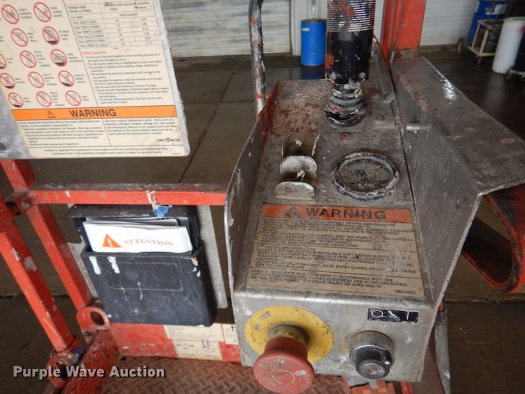 image for item DA5285 2008 Skyjack SJIII 3219  scissor lift