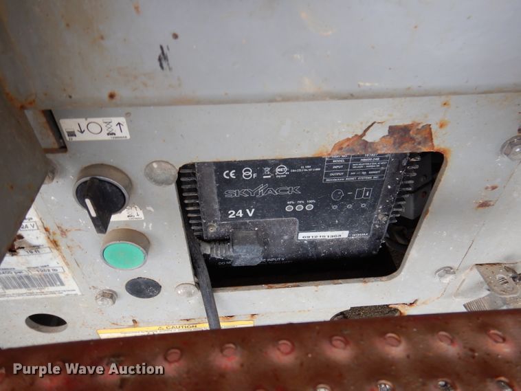 image for item DA5285 2008 Skyjack SJIII 3219  scissor lift