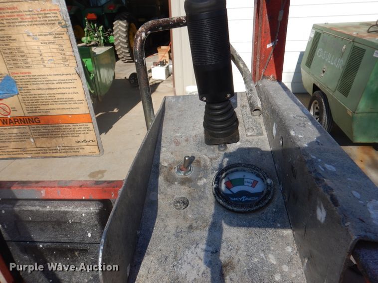 image for item DA5288 2007 Skyjack SJIII 3219  scissor lift