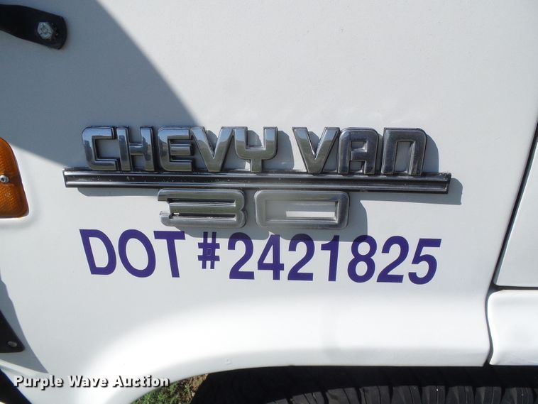 image for item DI5594 1996 Chevrolet G30  school bus