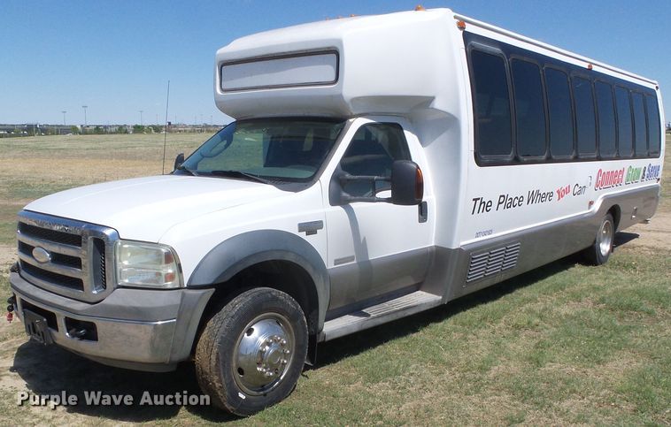 image for item DI5596 2006 Ford F550 Super Duty  shuttle bus