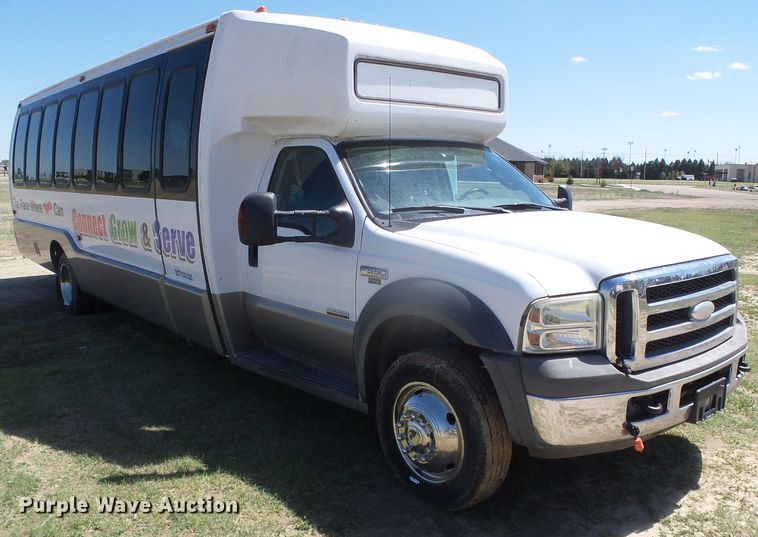 image for item DI5596 2006 Ford F550 Super Duty  shuttle bus
