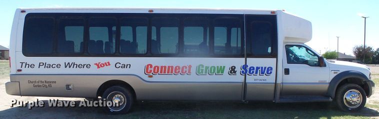 image for item DI5596 2006 Ford F550 Super Duty  shuttle bus