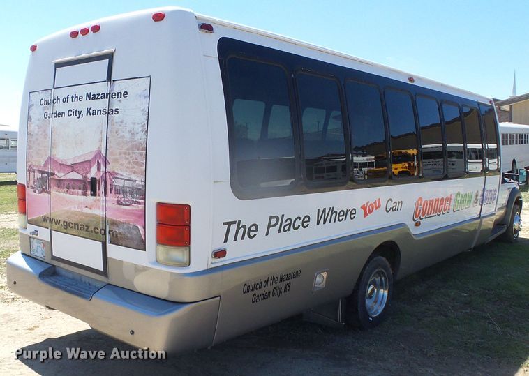 image for item DI5596 2006 Ford F550 Super Duty  shuttle bus