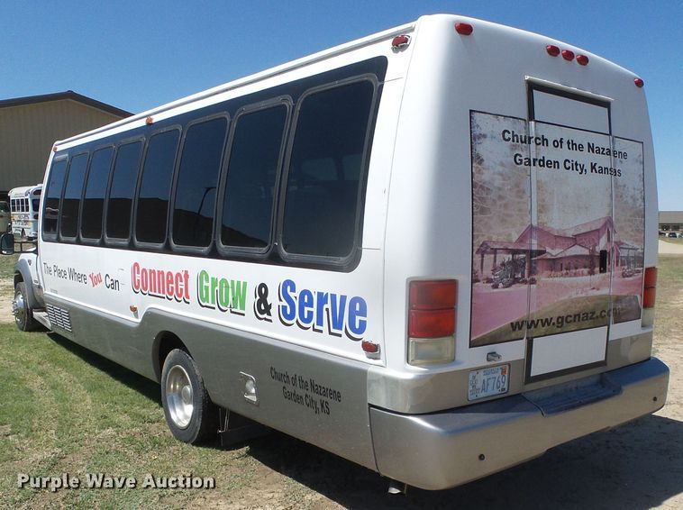 image for item DI5596 2006 Ford F550 Super Duty  shuttle bus