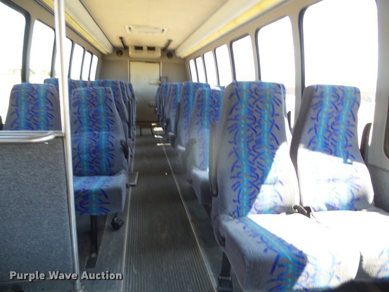 image for item DI5596 2006 Ford F550 Super Duty  shuttle bus