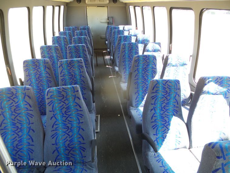 image for item DI5596 2006 Ford F550 Super Duty  shuttle bus