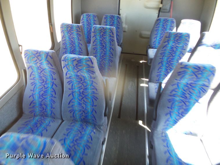 image for item DI5596 2006 Ford F550 Super Duty  shuttle bus